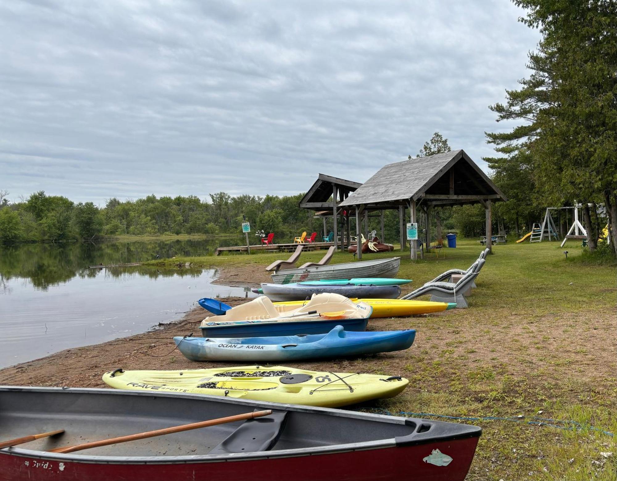 Lakefront Hideaway Resort คาวาร์ธาเลคส์ ภายนอก รูปภาพ